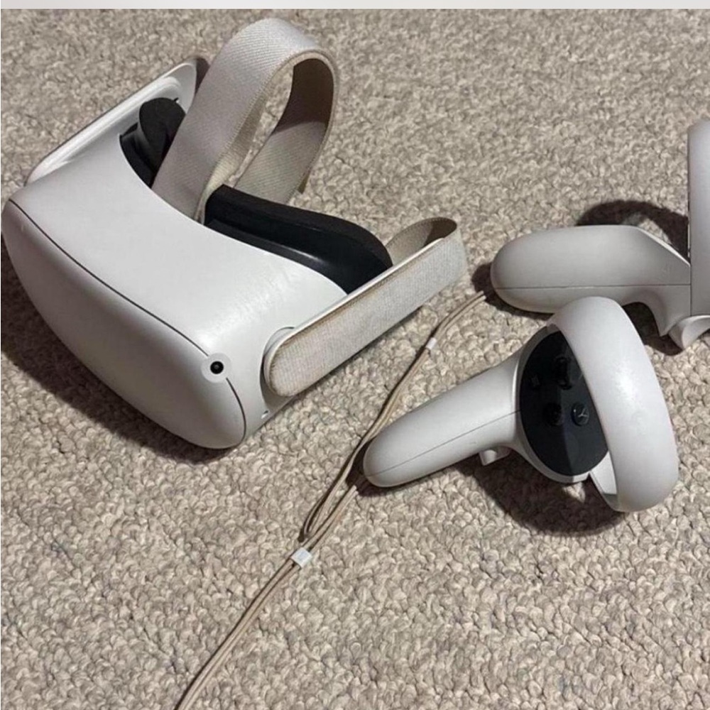 Oculus Quest 2 White Standalone VR Headset